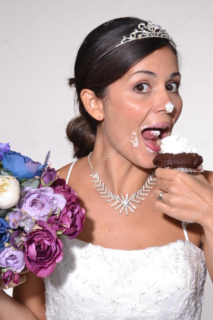 Funny bride eating cake.