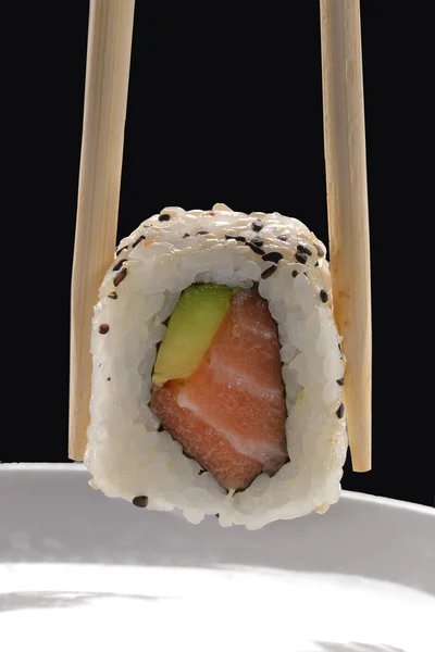 Rollo de sushi con sésamo — Foto de Stock