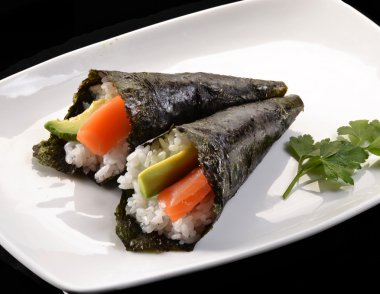 suşi somon ve ton balıklı sushi
