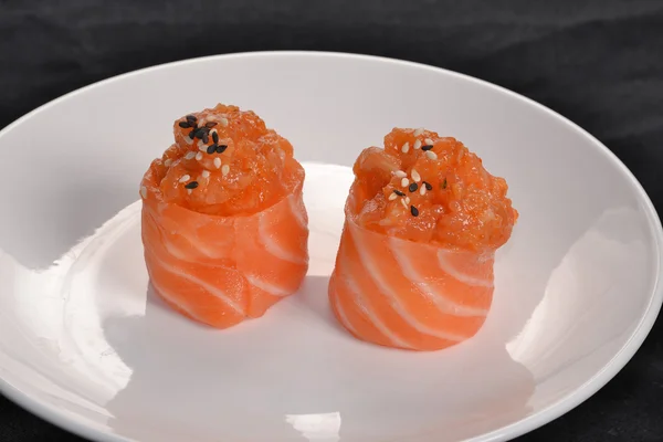 Rollos de sushi de salmón — Foto de Stock