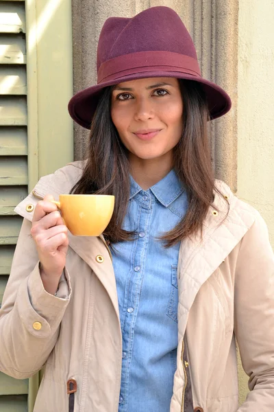 コーヒーを飲む女 — ストック写真