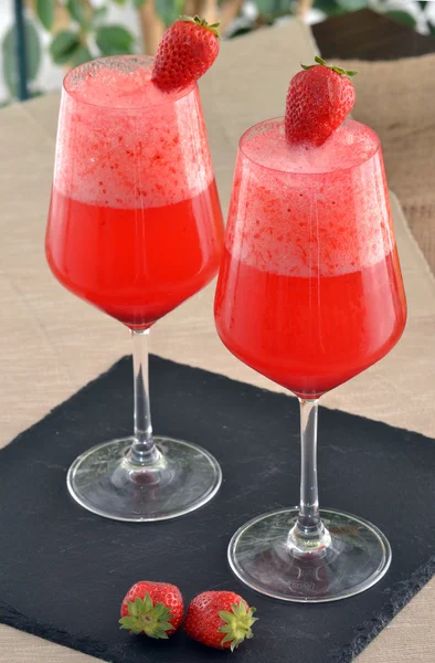 Erdbeer alkoholische Cocktailgetränke — Stockfoto