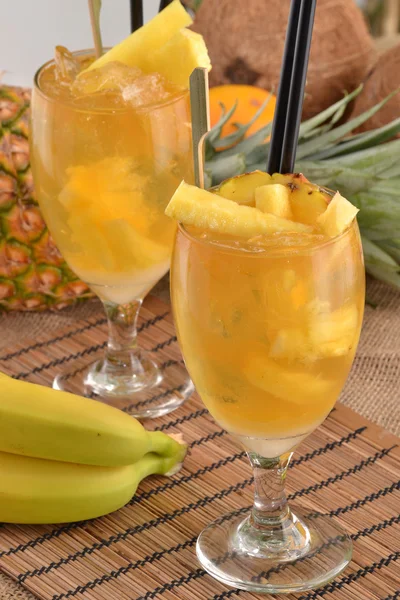 Ananas kokteyli içki — Stok fotoğraf