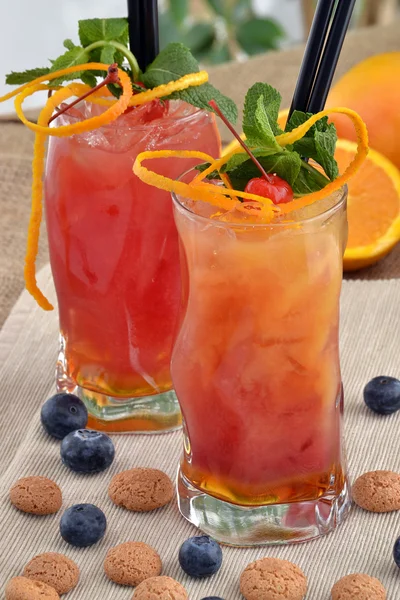 Forest fruit alcoholic cocktail drinks — Stock Photo, Image
