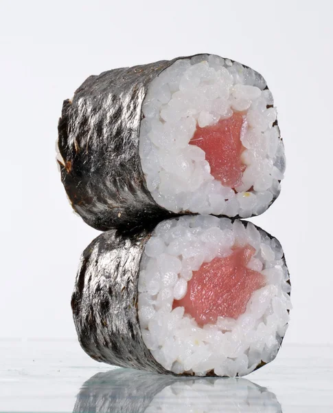 Conceito de rolo de sushi de atum — Fotografia de Stock