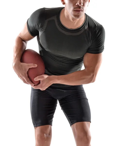 Homem segurando uma bola de rugby — Fotografia de Stock