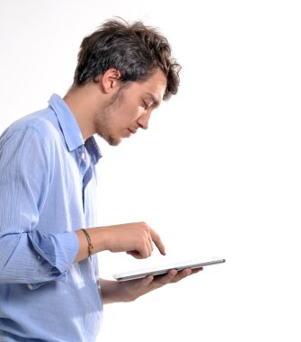 Genç öğrenci tablet kullanma