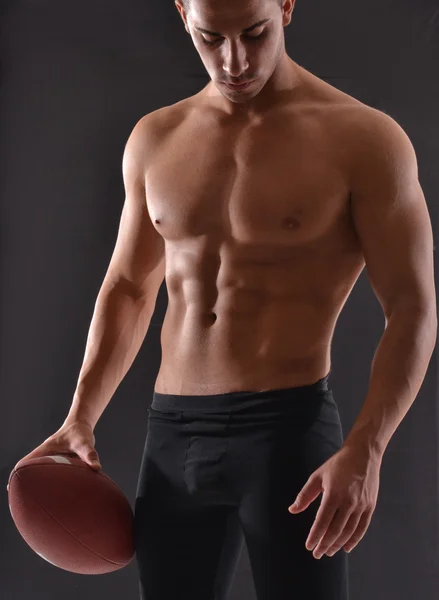Shirtless rugbyspeler — Stockfoto