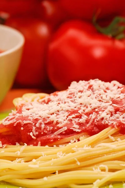 Томатный Соус Спагетти Сыром Пармиджано Ингредиентами — стоковое фото