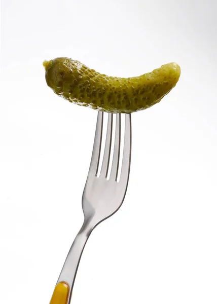 Färsk Pickle Gaffel Vit Bakgrund — Stockfoto