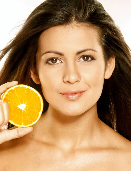 Beautiful Latin Woman Hold Sliced Sweet Orange Portrait — Stock Photo, Image