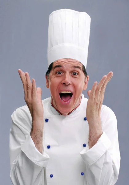 Ausdrucksstarkes Und Glückliches Koch Porträt Auf Grauem Hintergrund — Stockfoto