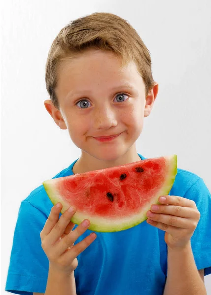 Niño Feliz Sosteniendo Una Rebanada Fruta Sandía Retrato — Foto de Stock