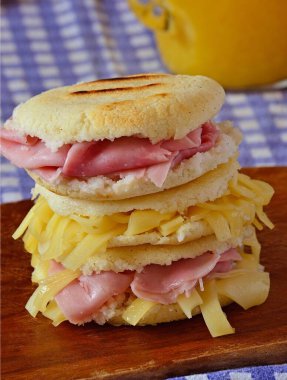 Geleneksel Güney Amerika kahvaltısı.