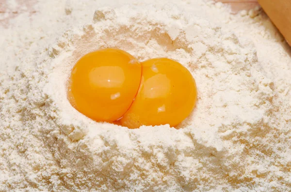 Yellow Egg Fresh Flour Kitchen Table Background — Stock Photo, Image