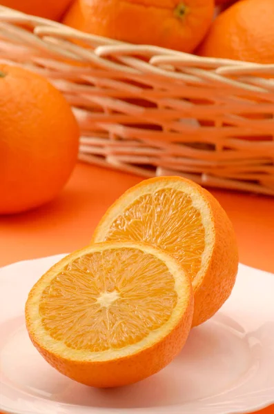 Plato Fruta Naranja Rodajas Fondo Naranja — Foto de Stock