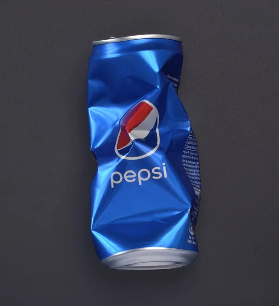 Milano Italy August 2022 Wrinkled Pepsi Cola Can Gray Background — Stock fotografie