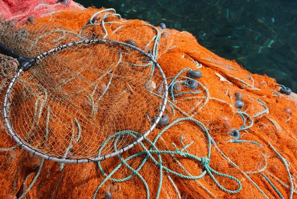 Balık ağlarına yüzen ile — Stok fotoğraf