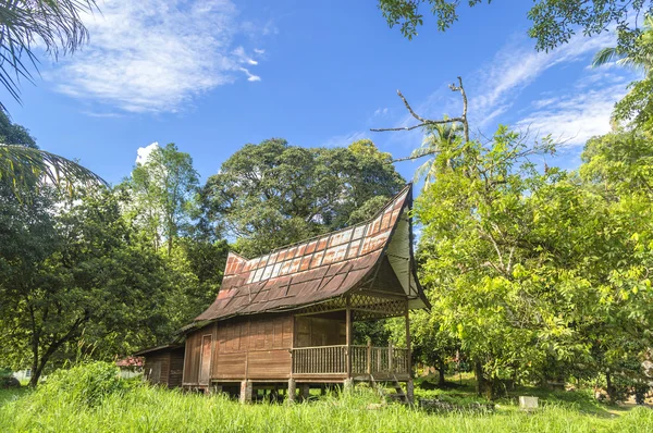 Maison traditionnelle en bois — Photo