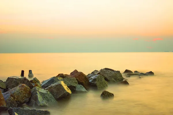 Rock ve gün batımı — Stok fotoğraf