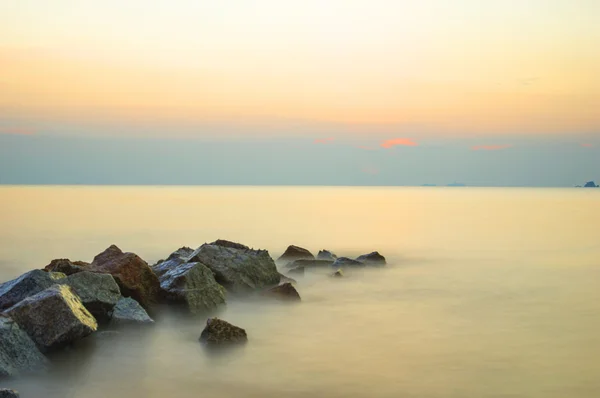 Felsen und Sonnenuntergang — Stockfoto