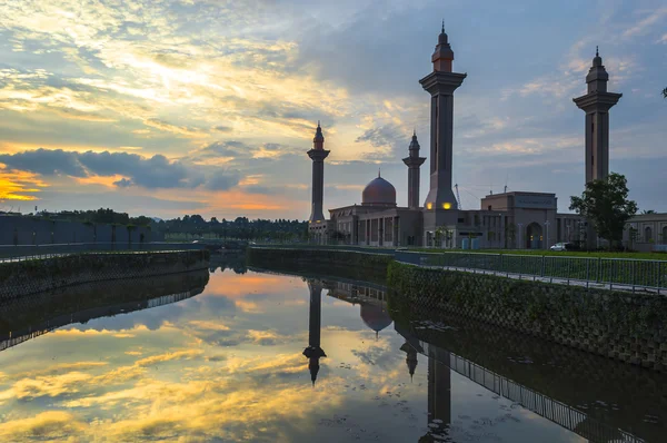 Mosque reflection — Stock Photo, Image