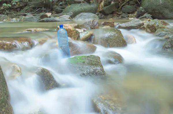 Mineralwasserflasche — Stockfoto