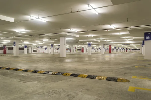 Empty parking lot — Stock Photo, Image