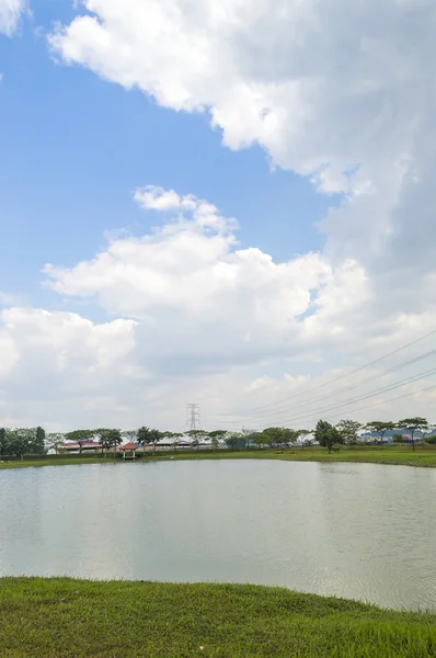 Wolken reflectie — Stockfoto