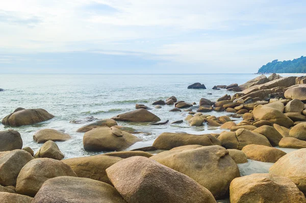 Pietra sulla riva del mare — Foto Stock