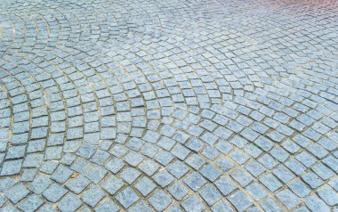 Arnavut kaldırımlı yol