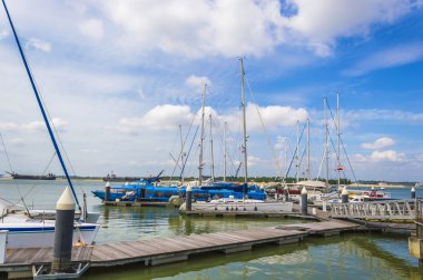 Yat ve yelkenli tekneler