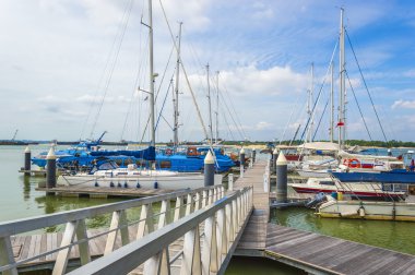 Yat ve yelkenli tekneler