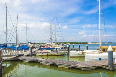 Yat ve yelkenli tekneler