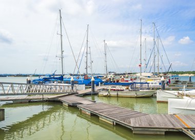 Yat ve yelkenli tekneler