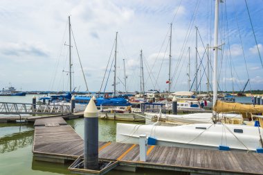 Yat ve yelkenli tekneler