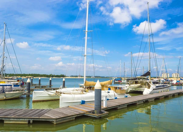 Barche a vela e a vela — Foto Stock