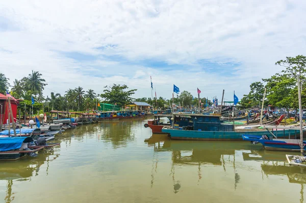 Traditionele houten boot park aan dek — Stockfoto