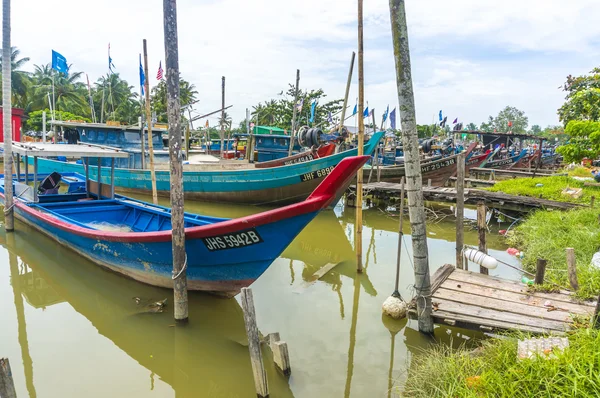 Traditional wooden boat park at deck — Stock Photo, Image