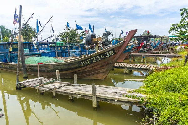 Traditional wooden boat park at deck — Stock Photo, Image