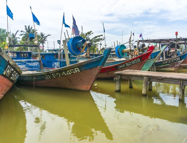 Traditional wooden boat park at deck — Stock Photo, Image