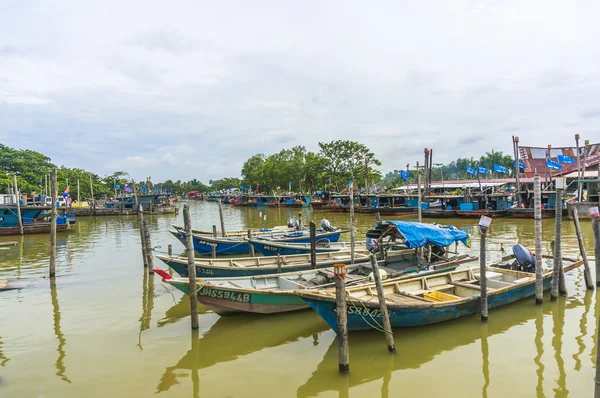 Traditional wooden boat park at deck — Stock Photo, Image