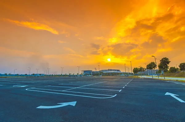 Empty parking lot — Stock Photo, Image