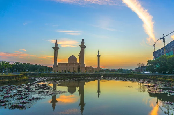 Mosque sunrise — Stock Photo, Image