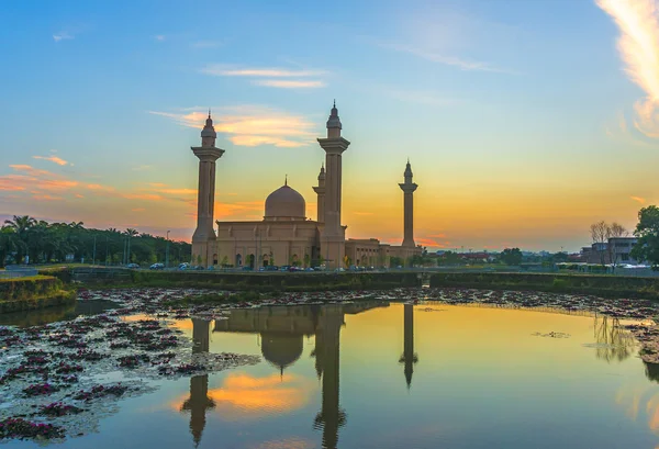 Mosque sunrise — Stock Photo, Image