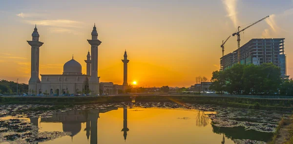 Sonnenaufgang in der Moschee — Stockfoto