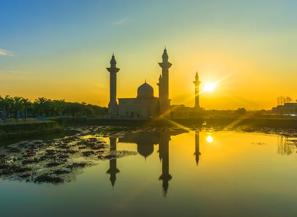 Sonnenaufgang in der Moschee — Stockfoto