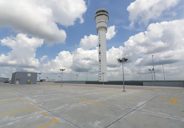 Empty parking lot — Stock Photo, Image