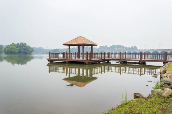 Houten steiger — Stockfoto