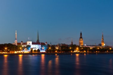 Riga, gece
